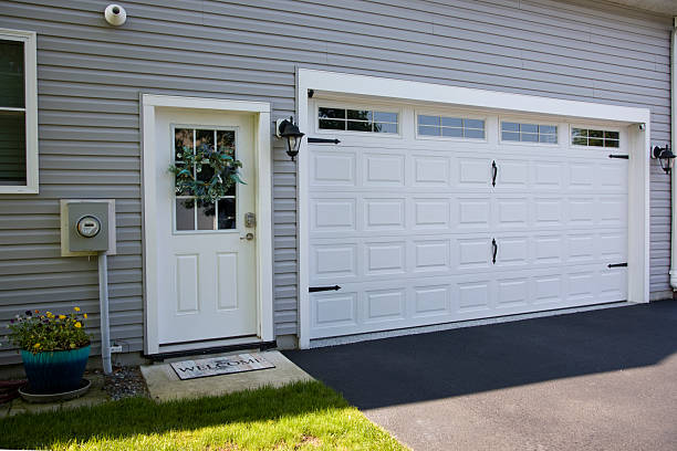24/7 Emergency Garage Door Panel Replacement experts in Mercer County County, IL